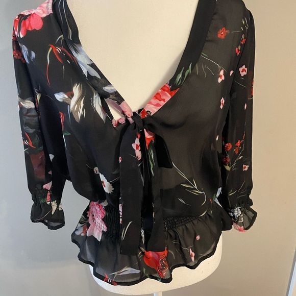 🌹🌺 Floral Blouse 🌺🌹 - Picture 9 of 10